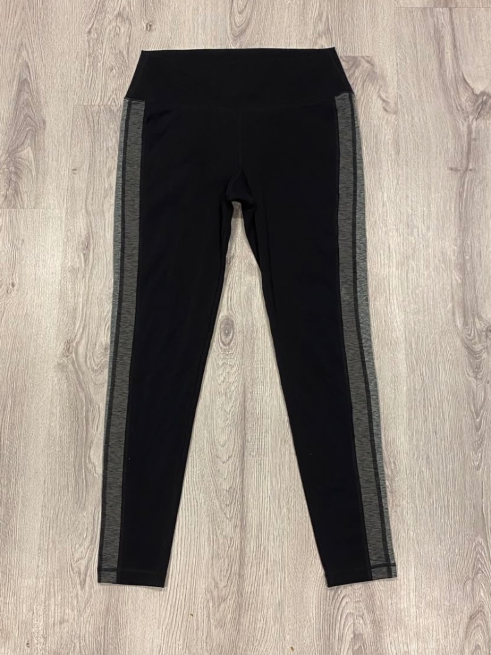 Vuori Black & Grey Stripe Athletic Leggings Size L